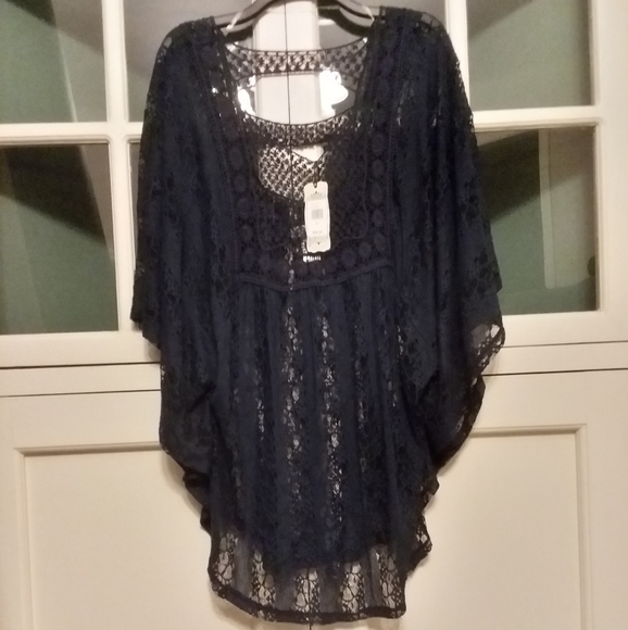 Tops - ☘NWT Shyanne sleeve shawl